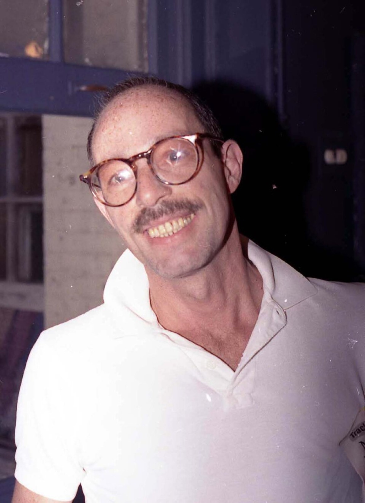 Portretul real al activistului și istoricului de film Vito Russo, fotografiat la New York în 1989.